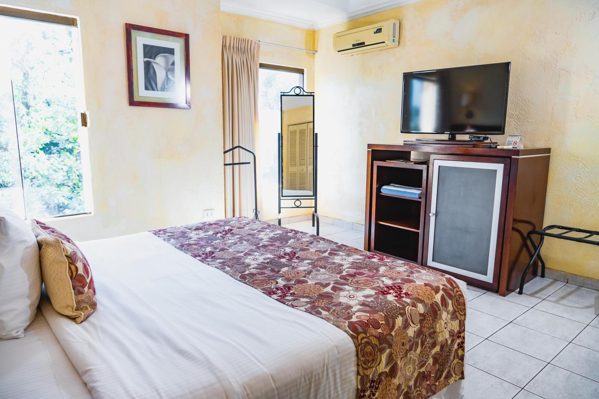 Buganvillas Hotel Suites Santa Cruz de La Sierra Buitenkant foto