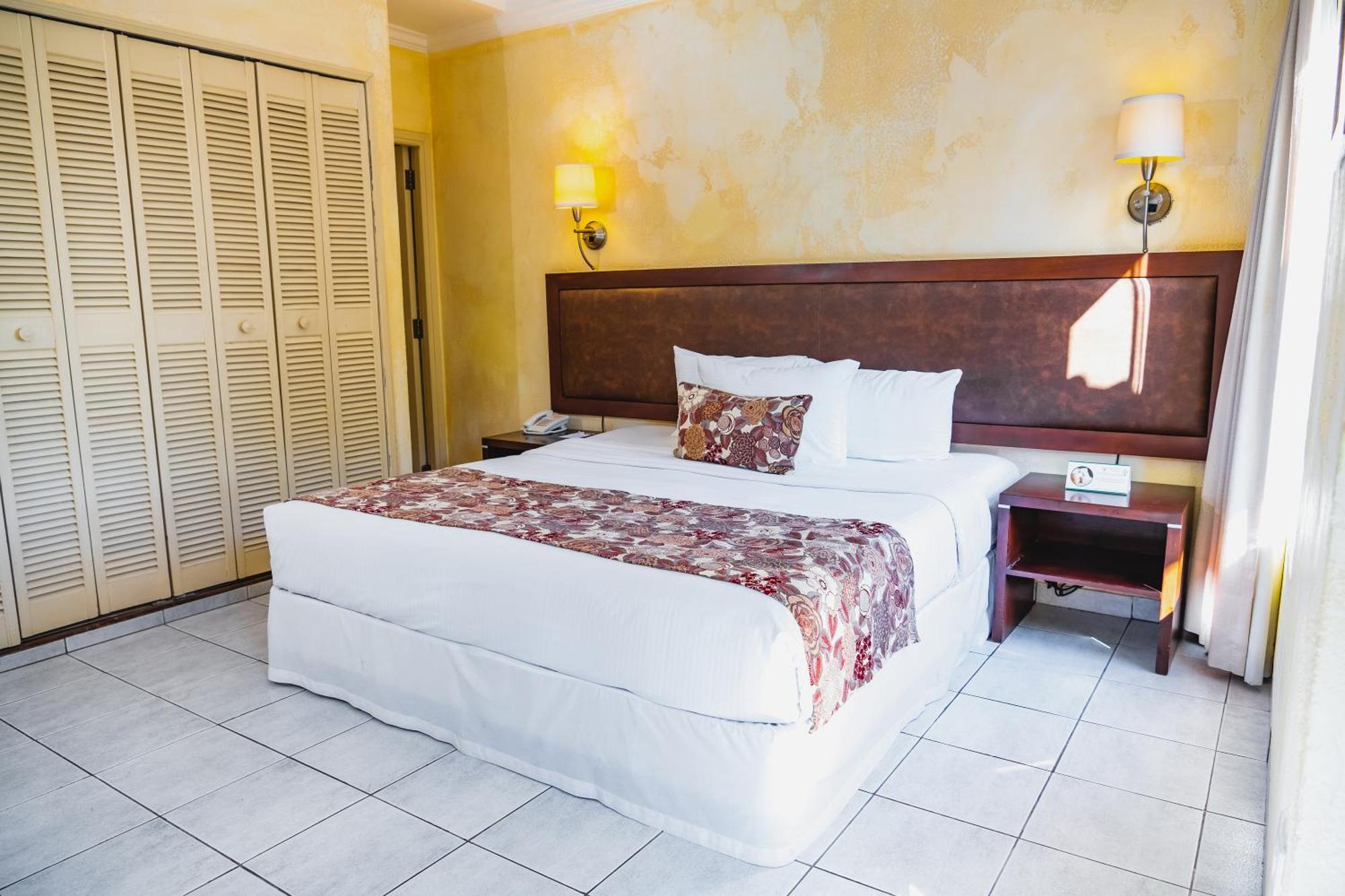Buganvillas Hotel Suites Santa Cruz de La Sierra Buitenkant foto